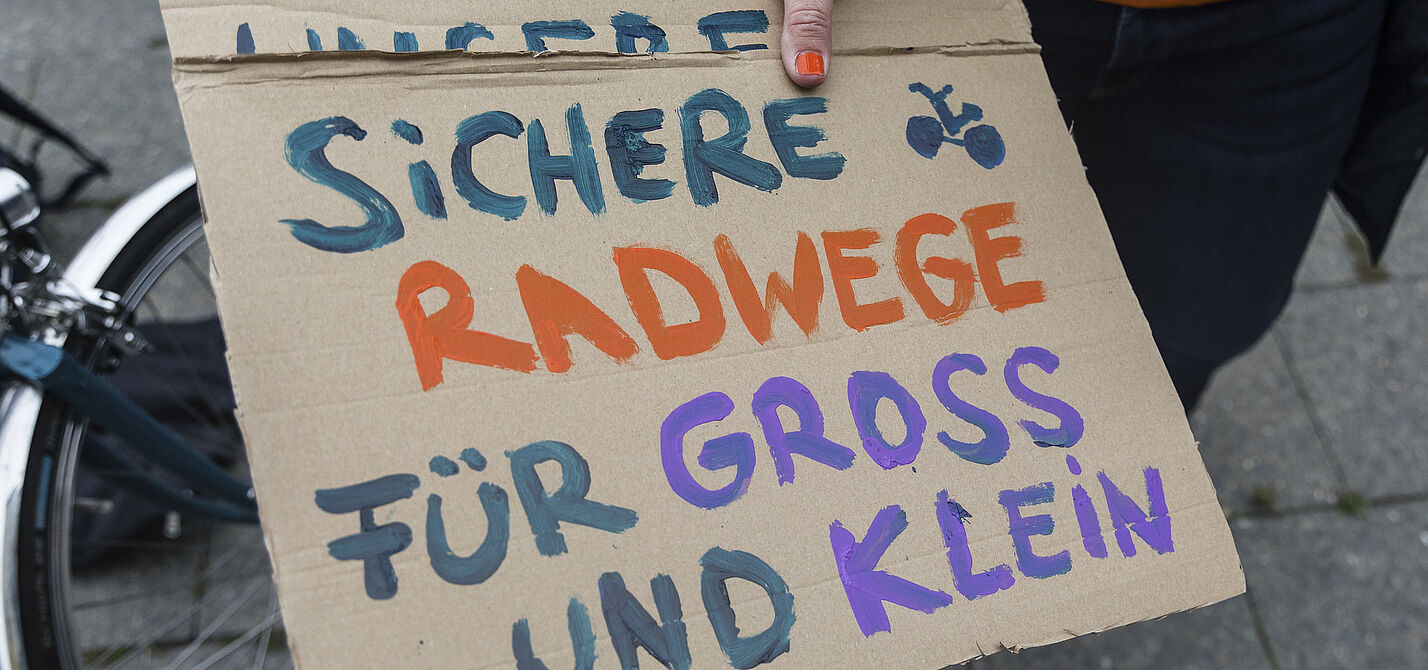 Plakat "Sichere Radwege für groß und klein" Plakat "Sichere Radwege für groß und klein"