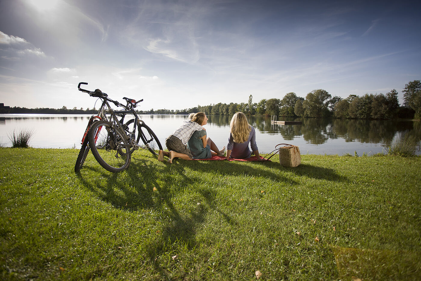DonauTäler-Radweg_Picknick am See DonauTäler-Radweg_Picknick am See