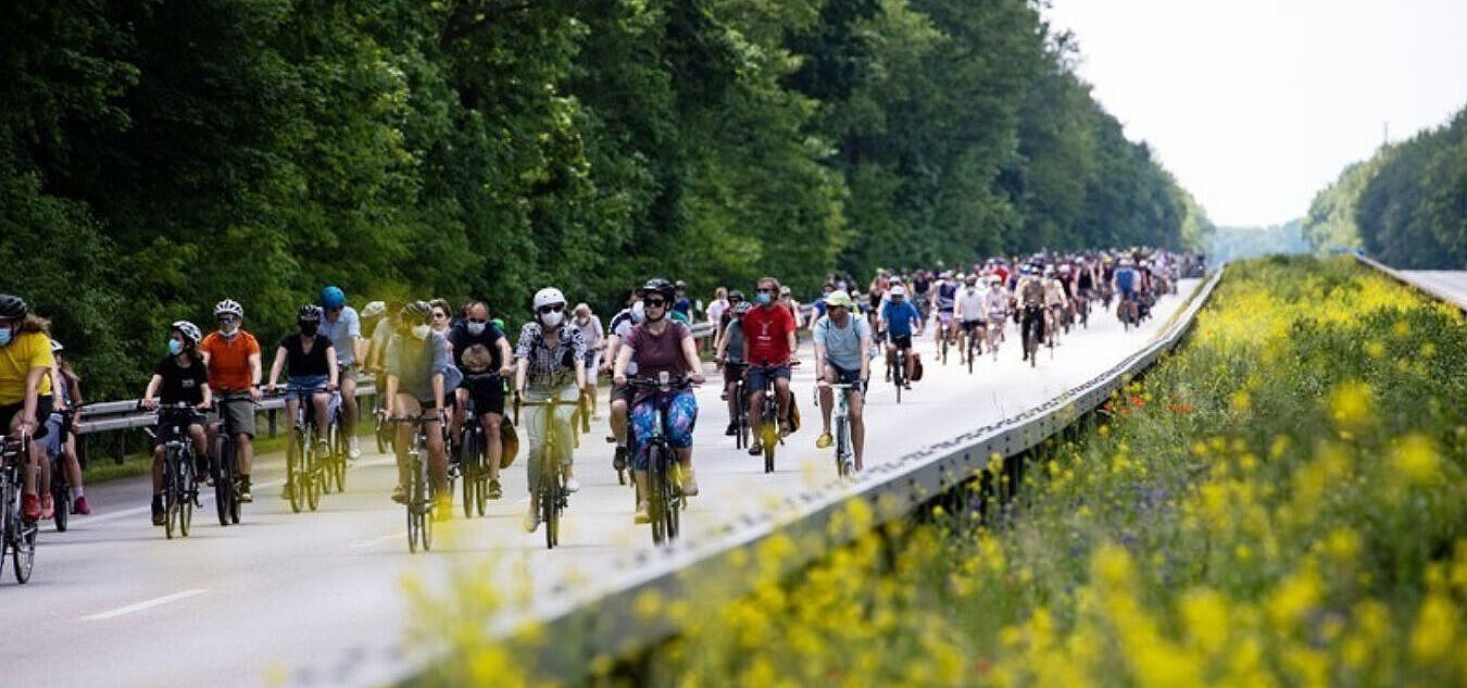 Kopie von TYPO3 Bildgröße Vorlage 1,5:1 Sternfahrt 2021 auf der Autobahn