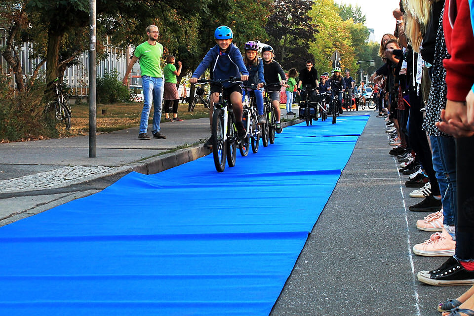 Kinder-Demo für einen Radweg auf der Neumannstraße, 2019. Kinder-Demo für einen Radweg auf der Neumannstraße, 2019.