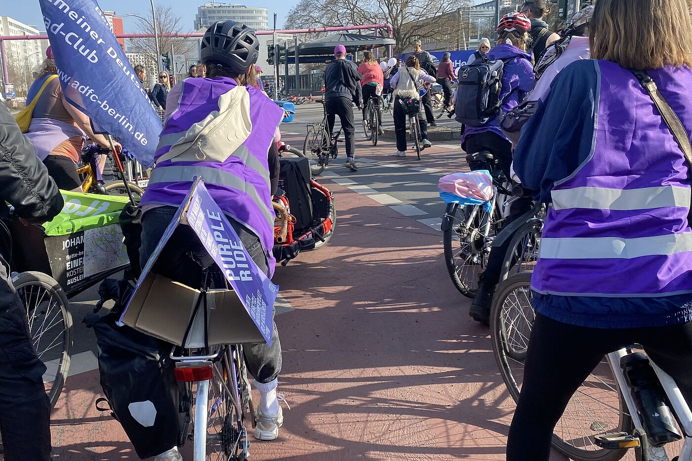 Purple Ride Berlin Ordner:innen beim Purple Ride Berlin