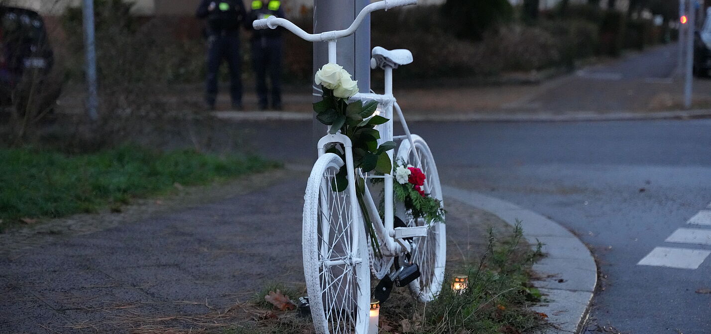 Geisterrad November 2024 Wittenau weißes Geisterrad mit Blumen