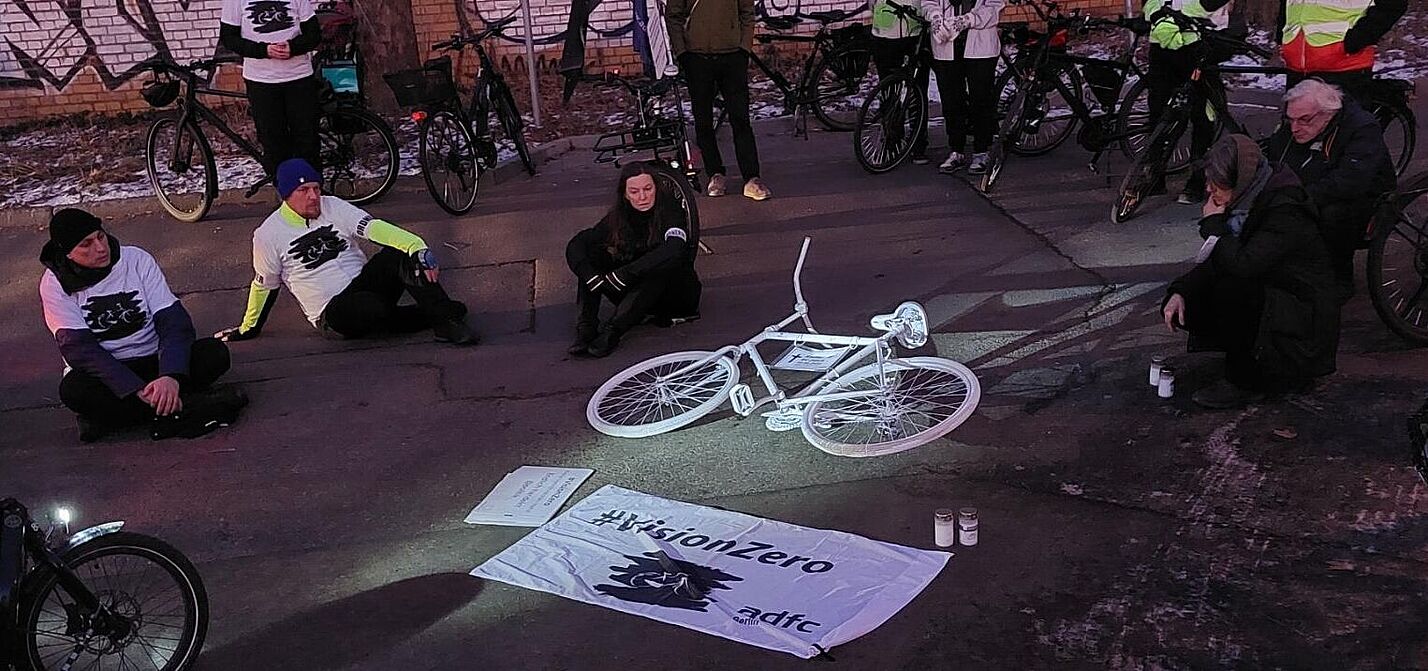 Mahnwache für verstorbenen Radfahrer in Weißensee Mahnwache für verstorbenen Radfahrer in Weißensee