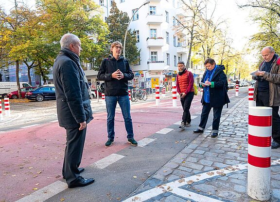 Stadtrat Biedermann eröffnet den zweiten Bauabschnitt der Weserstraße Stadtrat Biedermann eröffnet den zweiten Bauabschnitt der Weserstraße