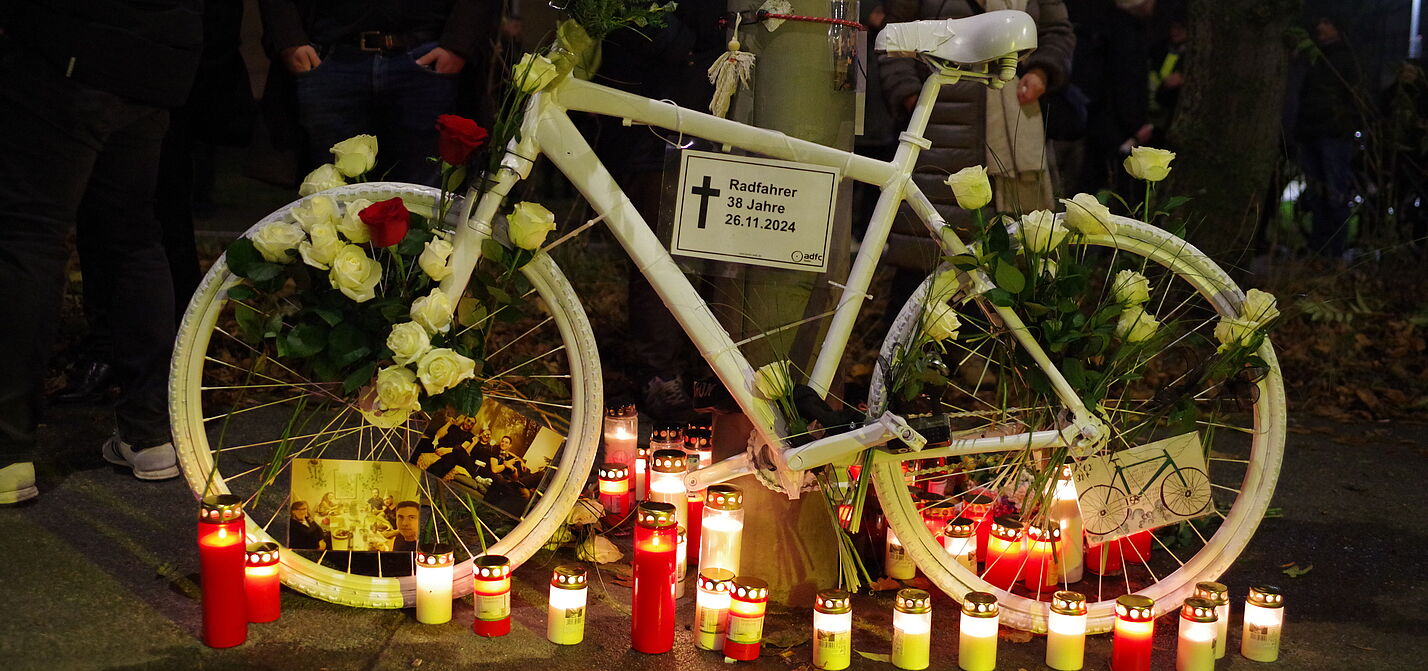 Geisterrad 29.11.2024 Lichtenberg ein weißes Geisterrad für einen am 26.11.2024 verstorbenen Radfahrer