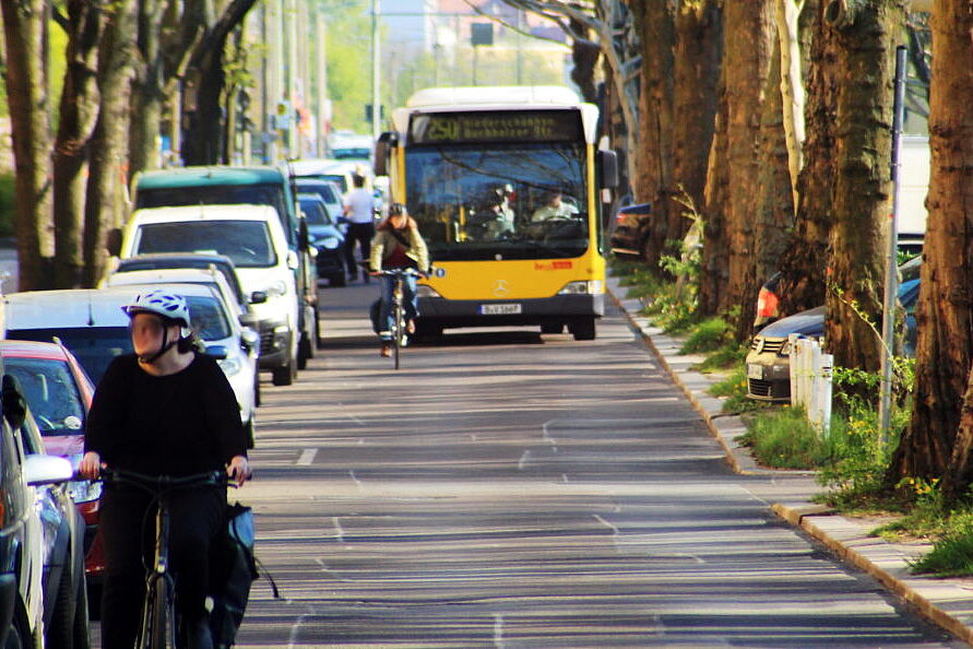 Immer wieder beengte Situationen auf der Neumannstraße. Immer wieder beengte Situationen auf der Neumannstraße.