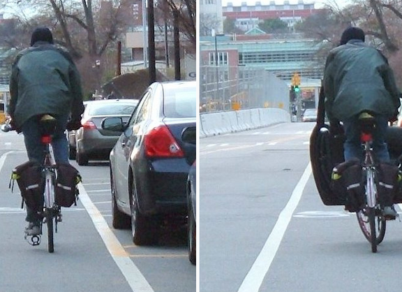 Zwei Bilder nebeneinander: Im linken Bild sieht man von hinten eine Person auf einem schmalen Radfahrstreifen zwischen Fahrbahn und parkendem Auto fahren. Aufe dme linken Bild ist in gleicher Position die Fahrertür des Autos geöffnet und der Radfahrer fährt frontal mit kurzem Abstand auf die geöffnete Tür zu. 