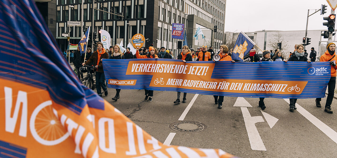 ADFC | Globaler Klimasstreik Mobilitätsgesetz jetzt umsetzen! Der ADFC demonstriert für die Verkehrswende auf dem Globalen Klimastreik im März 2024