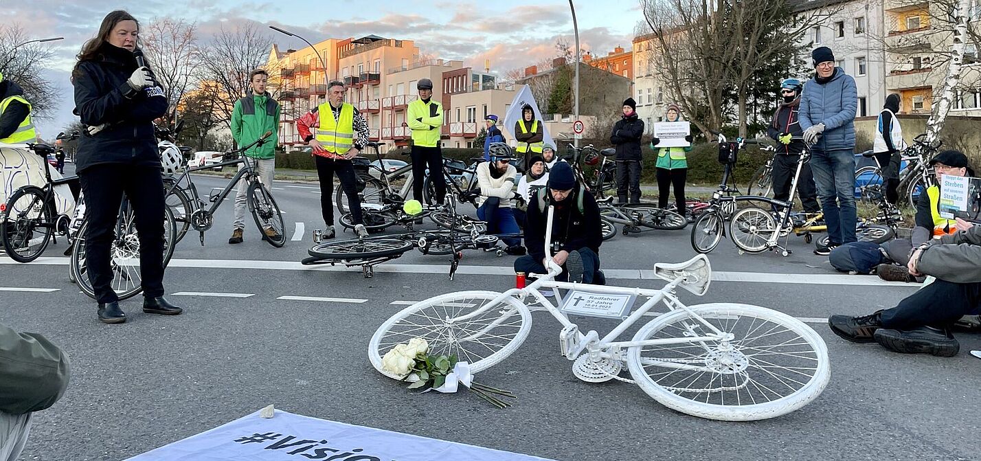Mahnwache für getöteten Radfahrer in Spandau Mahnwache für getöteten Radfahrer in Spandau