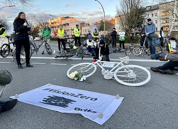 Mahnwache für getöteten Radfahrer in Spandau