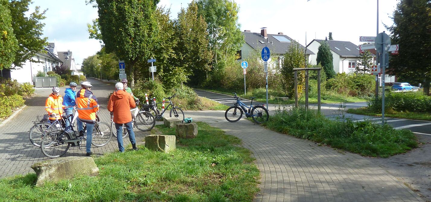Befahrung des ADFC Bochum mit dem Tiefbauamt der Stadt: hier an der Springorumtrasse, Höhe Glockengarten Befahrung des ADFC Bochum mit dem Tiefbauamt der Stadt: hier an der Springorumtrasse, Höhe Glockengarten