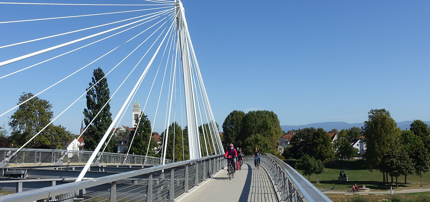 Brücke der zwei Ufer