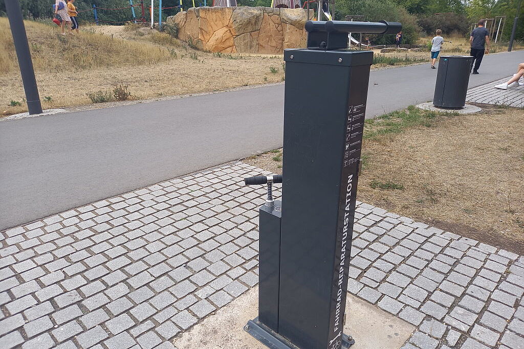 ADFC Erfurt e.V. Öffentlich zugängliche Luftpumpe am Gera-Radweg.