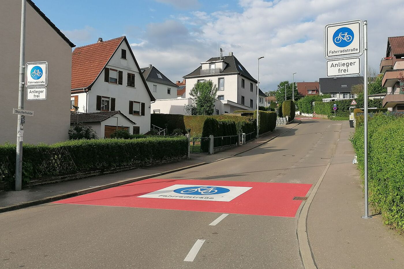 Fahrradstraße Karl-Kübler-Straße (Einfahrt in Stauferhalde) Fahrradstraße Karl-Kübler-Straße (Einfahrt in Stauferhalde)