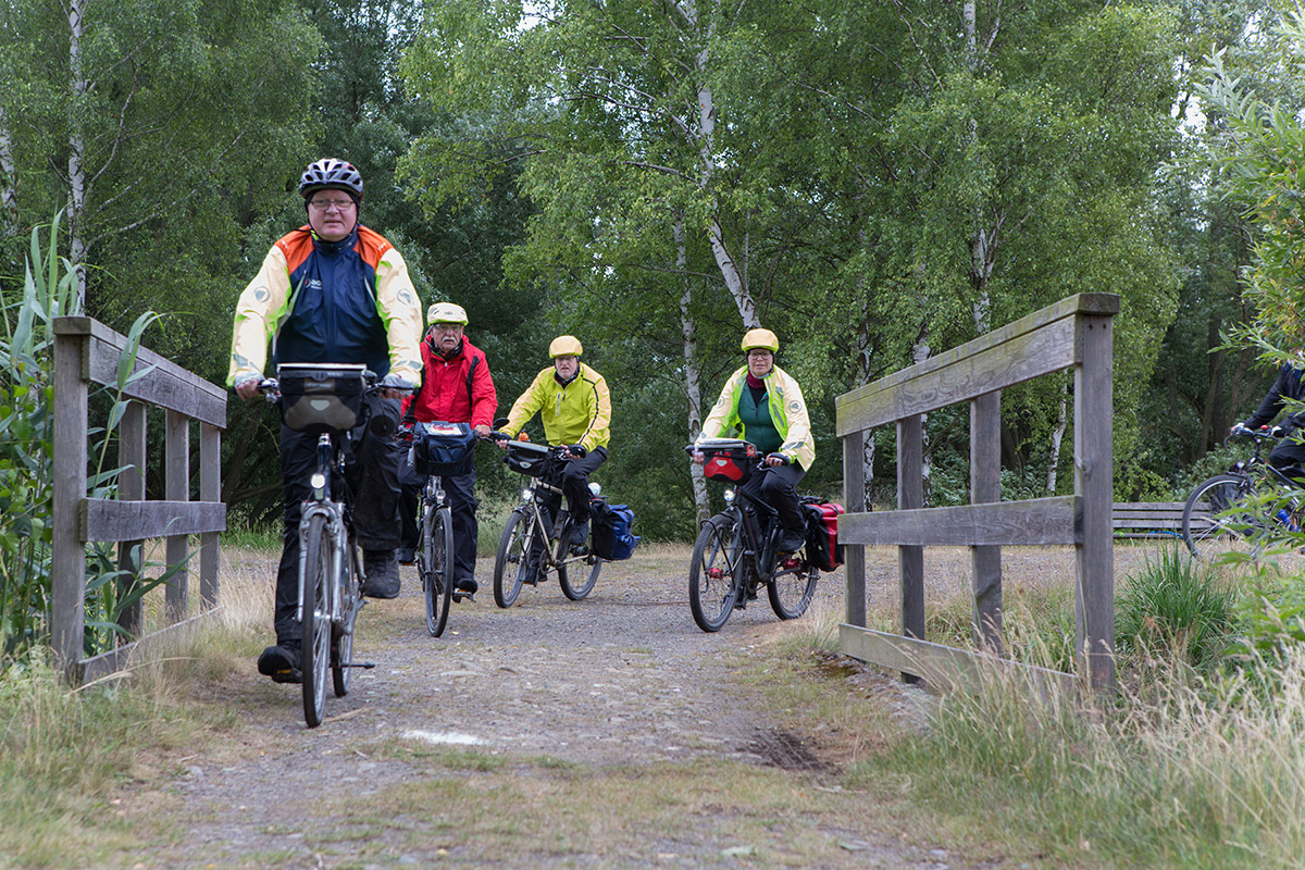 RadfahrerInnen auf Innerste Radweg RadfahrerInnen auf Innerste Radweg