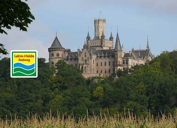 Schloss Marienburg mit Leine-Heide-Radweg Logo