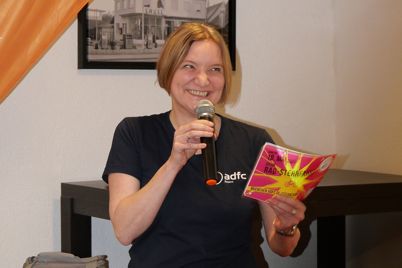 Landesvorsitzende Bernadette Felsch Frau mit Mikrofon