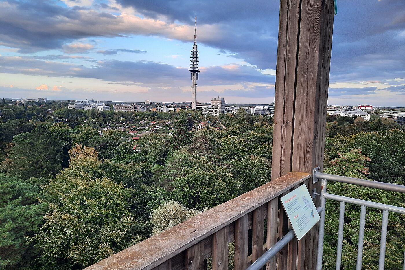 Telemax Fernsehturm Blick vom Eilenriede Turm Waldhochhaus Hannover Waldstation Auf Augenhöhe mit dem "Telemax" in Hannover, fast jedenfalls ;-)