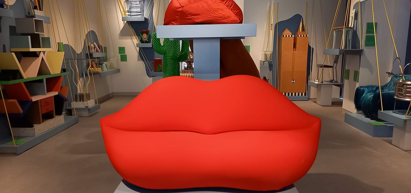 Das ROTE Sofa im Kestner-Museum Hannover Das ROTE Sofa im Kestner-Museum zu Hannover