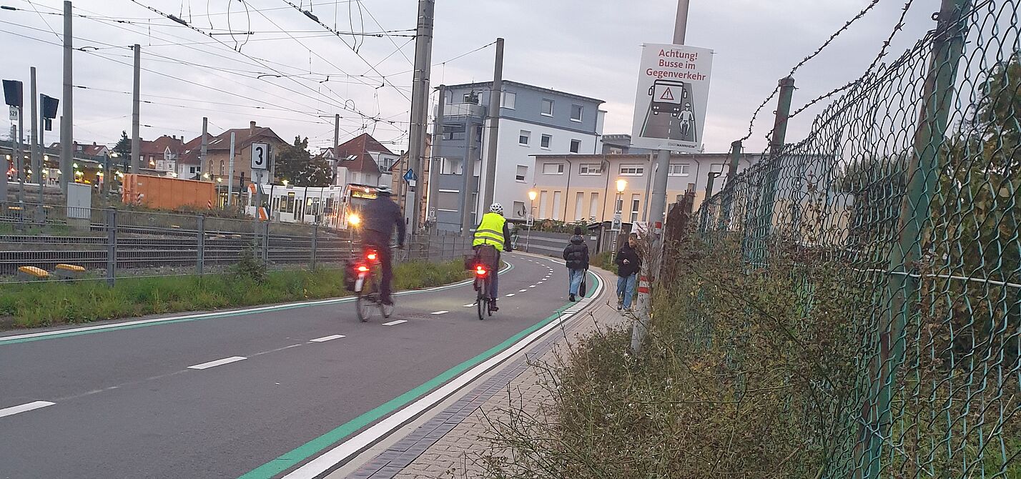 Birkenauer Straße mit Rad- und Fußverkehr Birkenauer Straße mit Rad- und Fußverkehr