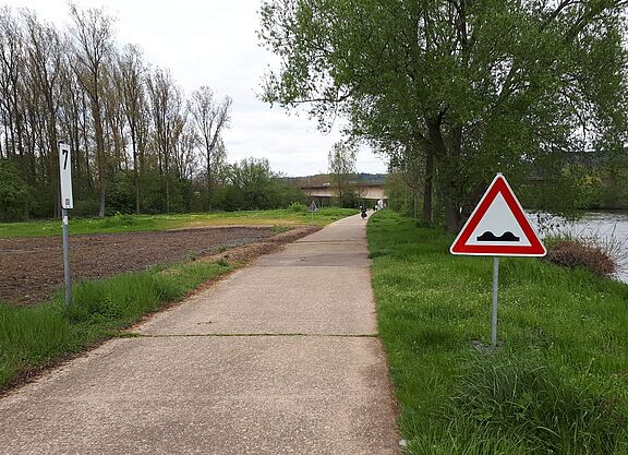 Saar-Radweg zwischen Merzig und Mettlach Saar-Radweg zwischen Merzig und Mettlach