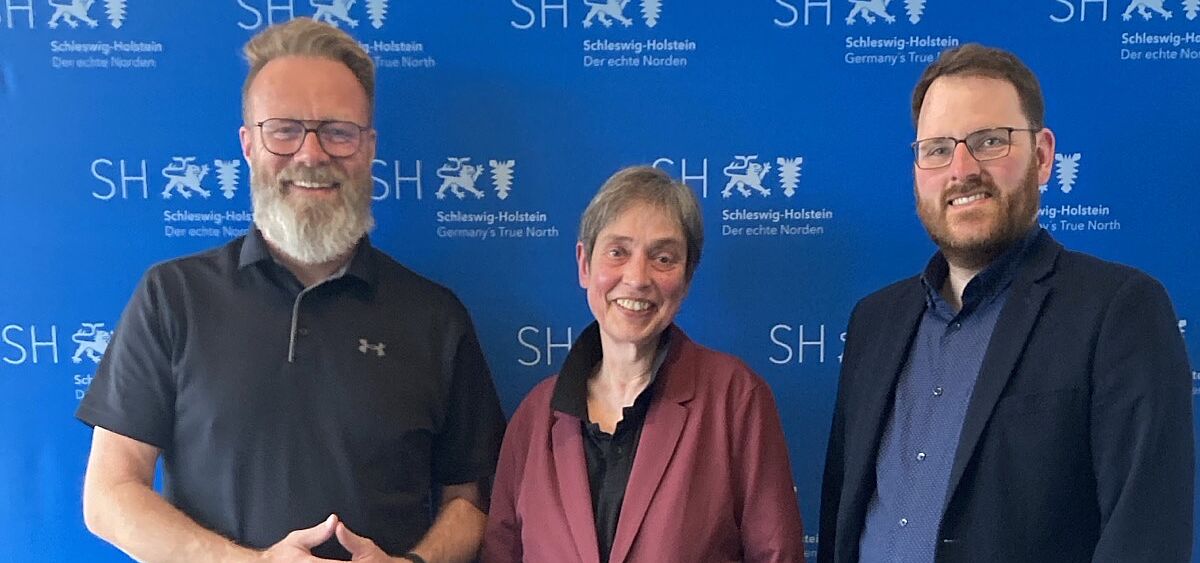ADFC im Gespräch mit Verkehrsminister Madsen ADFC-Landesvorsitzende Stephanie Meyer (Mitte) und ADFC-Landesgeschäftsführer Jan Voß (rechts) im Gespräch mit Verkehrsminister Claus Ruhe Madsen