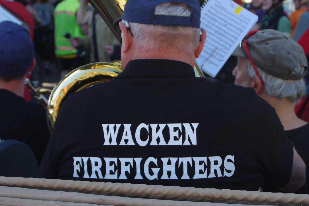 Wacken Firefighters in Rikscha