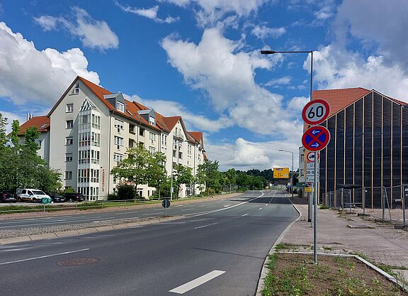 60 km/h auf der Hauptdurchgangsstraße