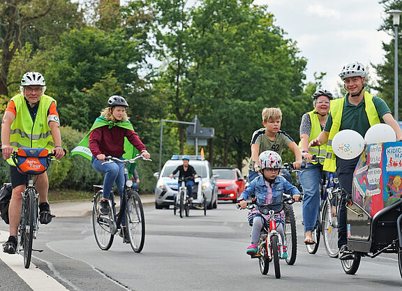 Kidical Mass Suhl September 2021 Sep. 2021, Kinder und Erwachsene fahren bei der Kidical Mass in Suhl Rad
