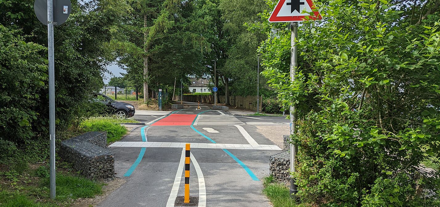 Veloroute_2022_06 Das Bild zeigt den Übergang Fuhrstraße an der 1. Veloroute Solingens gelegen