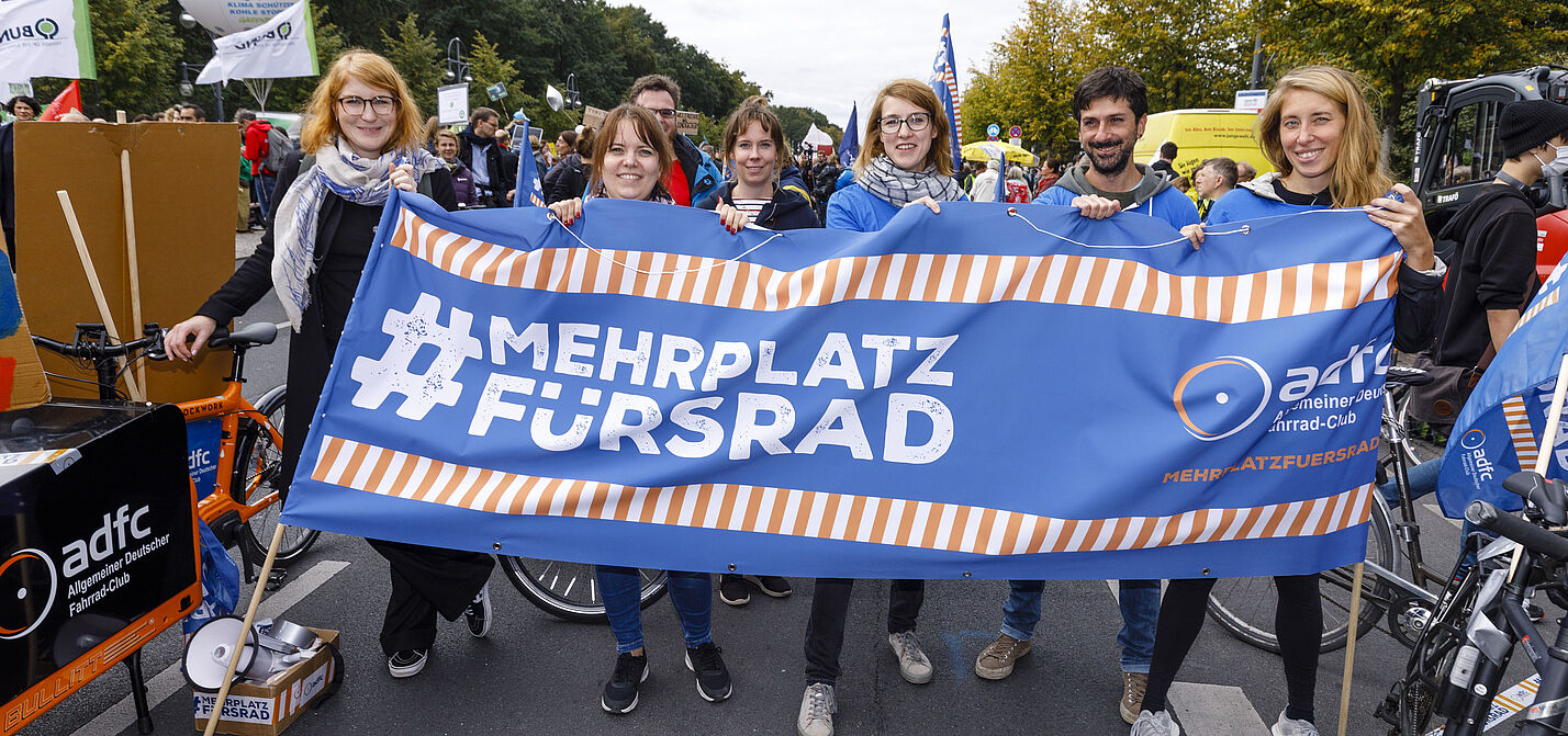 ADFC | Globaler Klimasstreik und ParkingDay im Wrangelkiez am 20. September 2019 ADFC | Globaler Klimasstreik und ParkingDay im Wrangelkiez am 20. September 2019