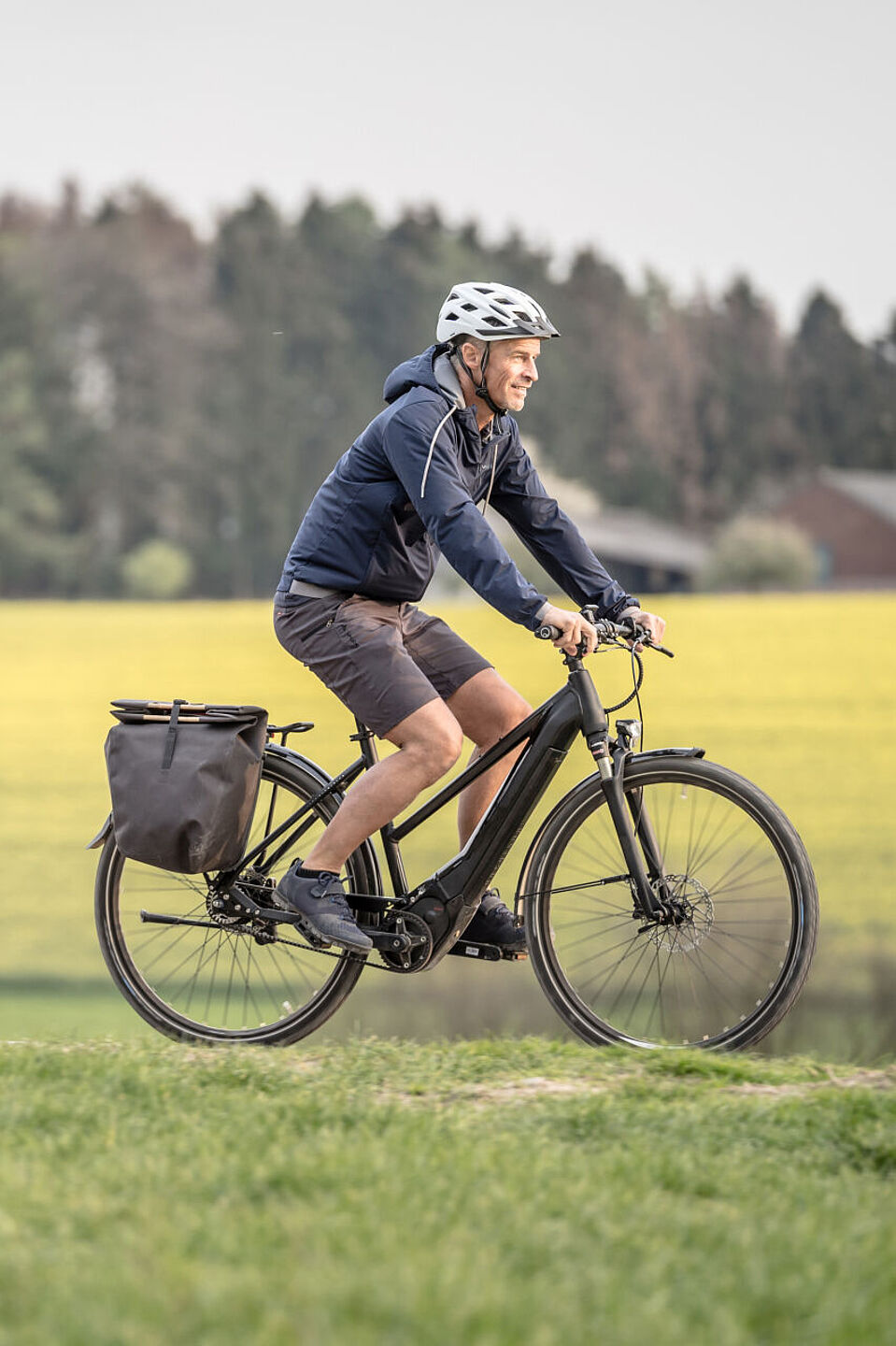 Als Elektromotorspezialist der Autobranche bringt E-Bike-Antriebshersteller Brose viel Erfahrung mit. Brose-Antriebe gibt es inzwischen für so gut wie jedes Fahrradkonzept, von Alltag bis Sport, von City bis Trail. Als Elektromotorspezialist der Autobranche bringt E-Bike-Antriebshersteller Brose viel Erfahrung mit. Brose-Antriebe gibt es inzwischen für so gut wie jedes Fahrradkonzept, von Alltag bis Sport, von City bis Trail.
