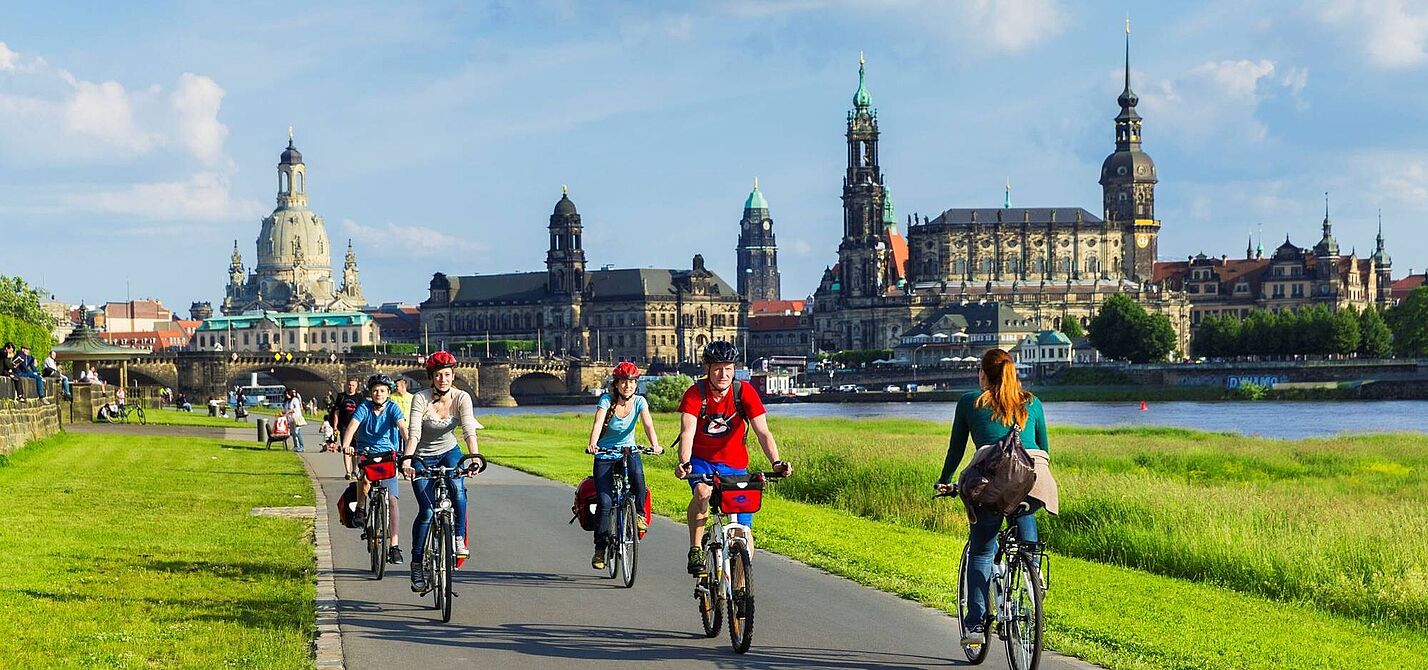 Radreisende auf dem Elberadweg Radreisende auf dem Elberadweg