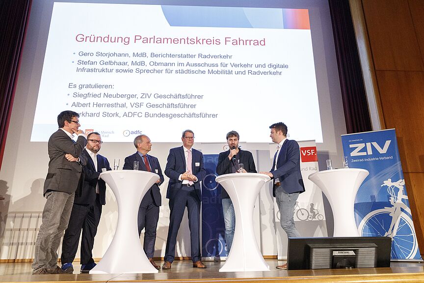 Auf dem Parlamentarischen Abend am 10.10.2018 in Berlin wurde der Parlamentskreis Fahrrad gegründet.  Auf dem Parlamentarischen Abend am 10.10.2018 in Berlin wurde der Parlamentskreis Fahrrad gegründet.