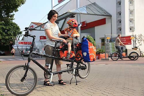 Kindertransport im Fahrradkindersitz: praktisch und gnstig - ADFC