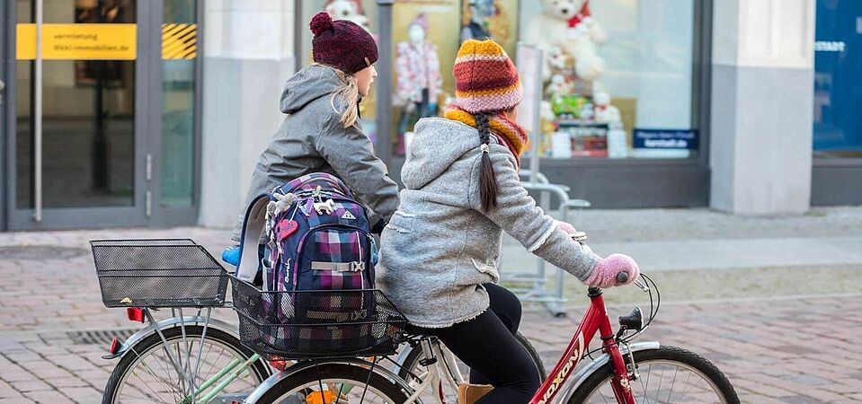 ab wann dürfen kinder alleine im straßenverkehr fahrrad fahren