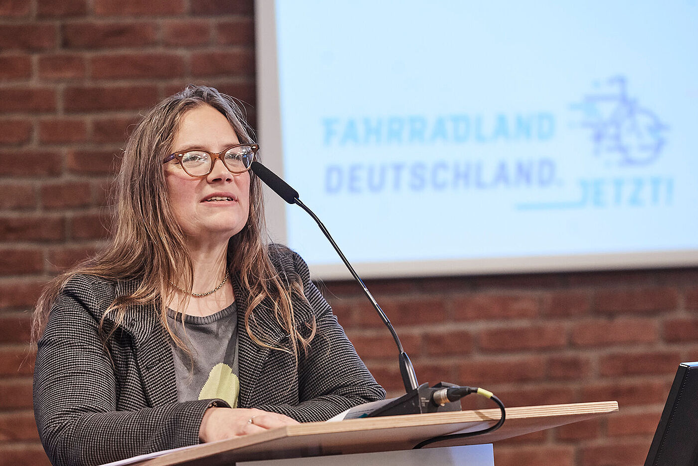ADFC-Symposium 2017: Schriftstellerin Tanja Dückers spricht über Deutschlands Autolibido.