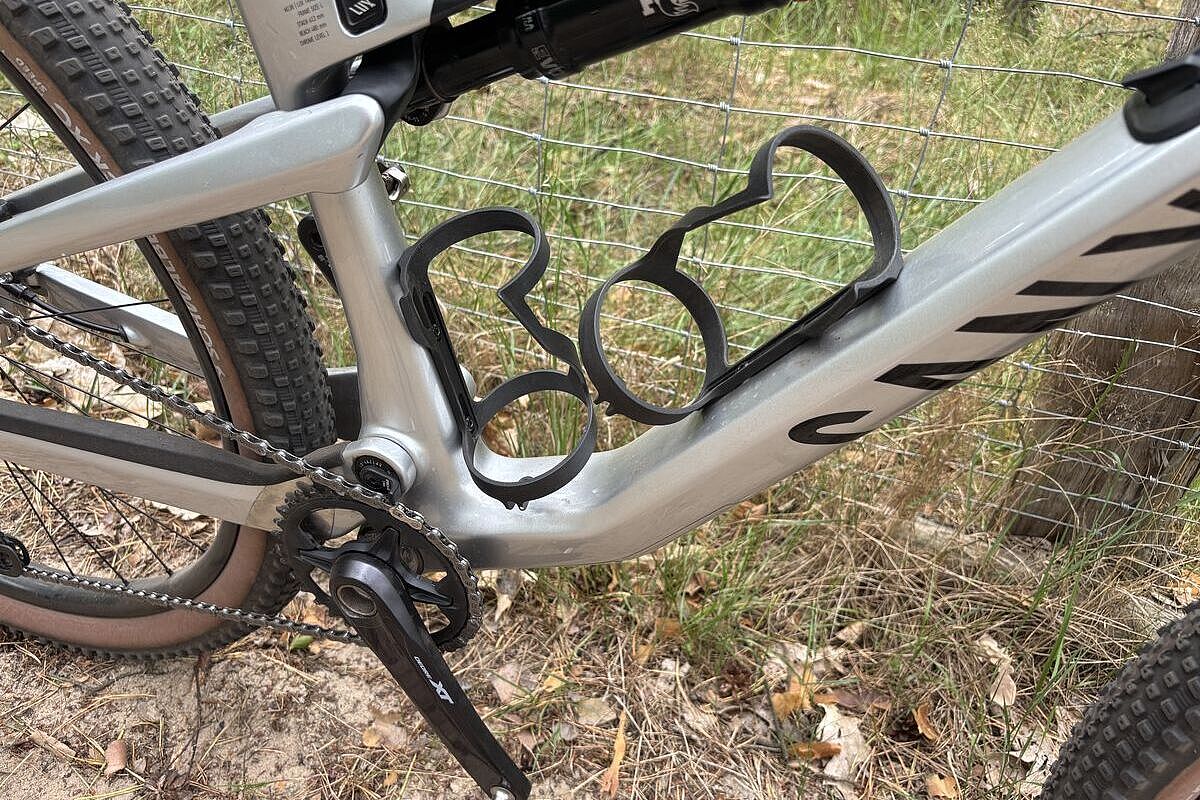 Aufnahme von zwei Flaschenhaltern am Canyon Bike. 