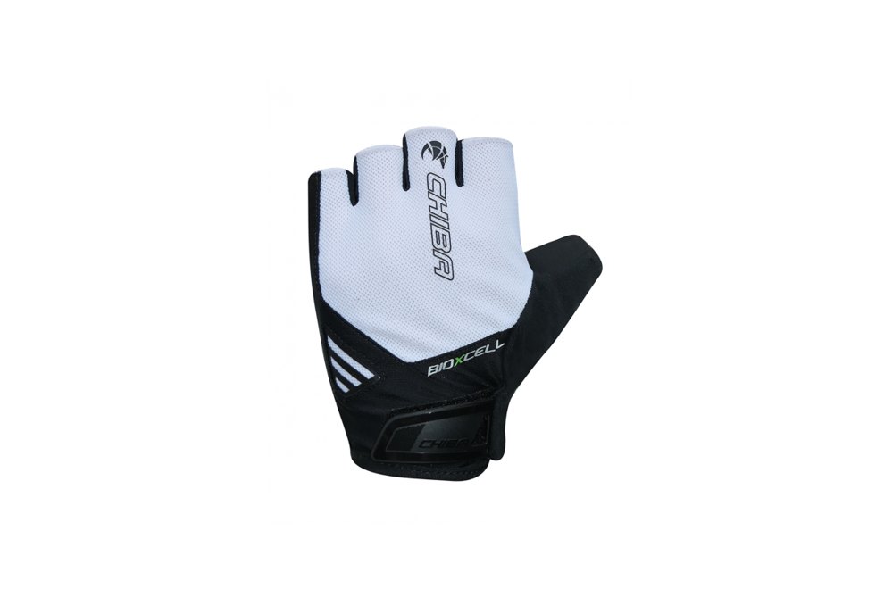 Ein Freisteller von einem Kurzfinger-Handschuh mit weißem handrücken und schwarzem Daumen. 
