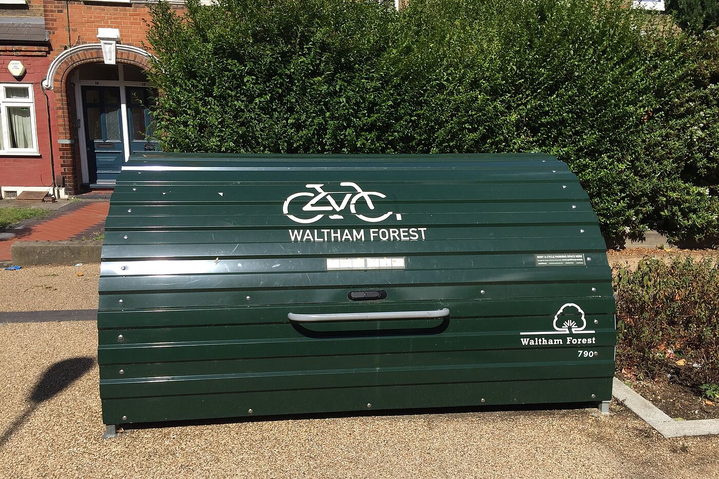 Mini-Hollands in London: Mietbare Fahrradbox in Waltham Forest.