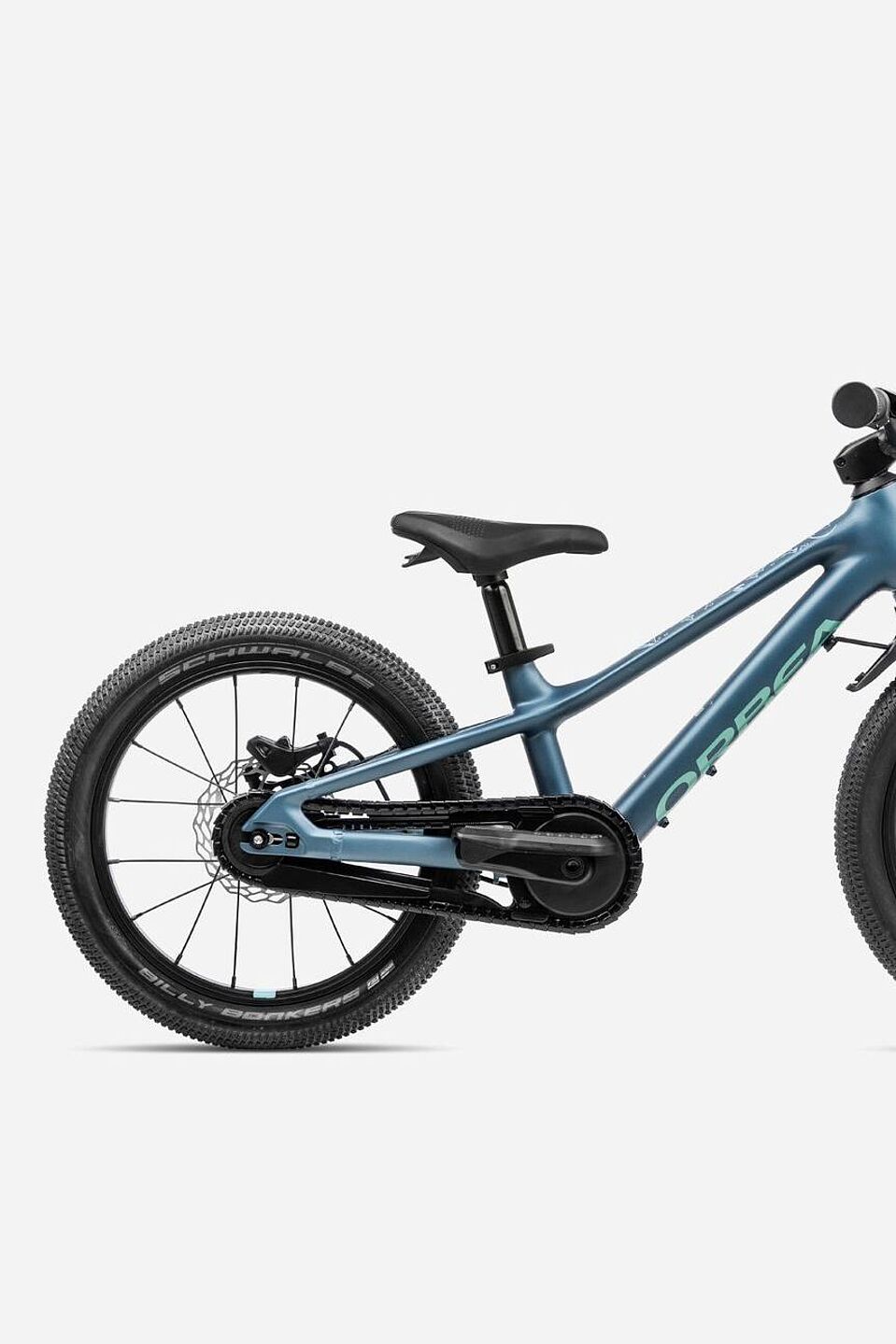 Kimu 3 Ein blaues Kinderfahrrad vor weißem Hintergrund.