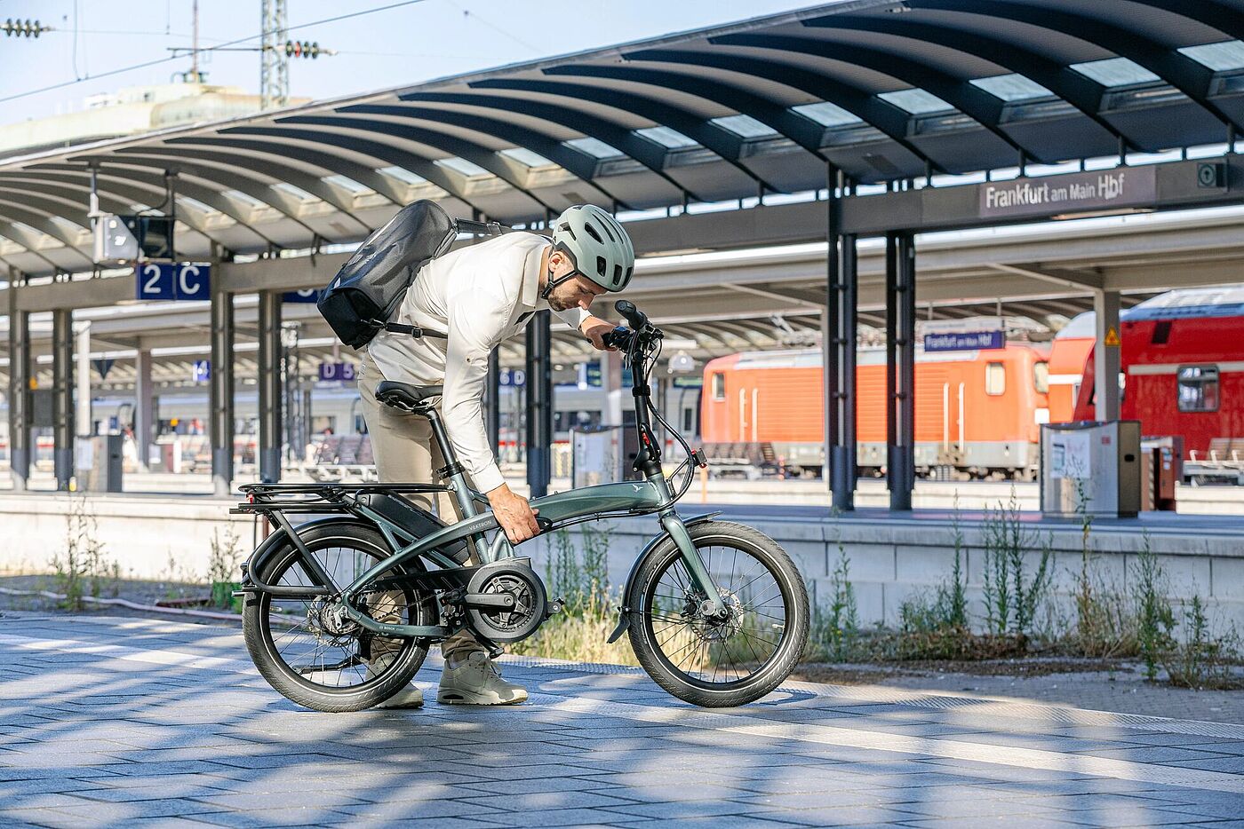 Weil es sich blitzschnell falten lässt, ist das Vektron die ideale Ergänzung zum ÖPNV, der eben nicht jedes individuelle Fahrziel ansteuert. 