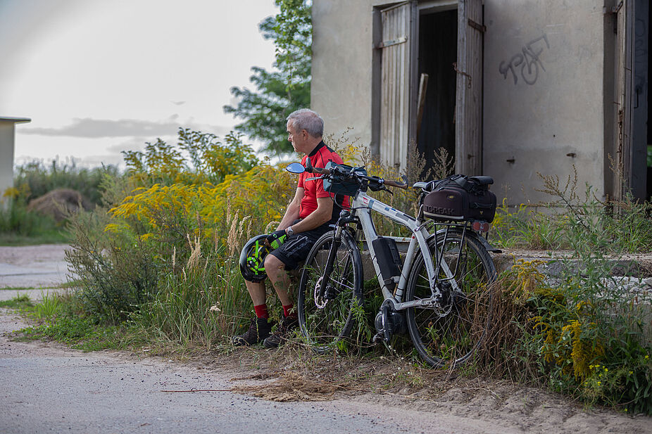E-Bike-Fahrer auf dem Land E-Bike-Fahrer auf dem Land