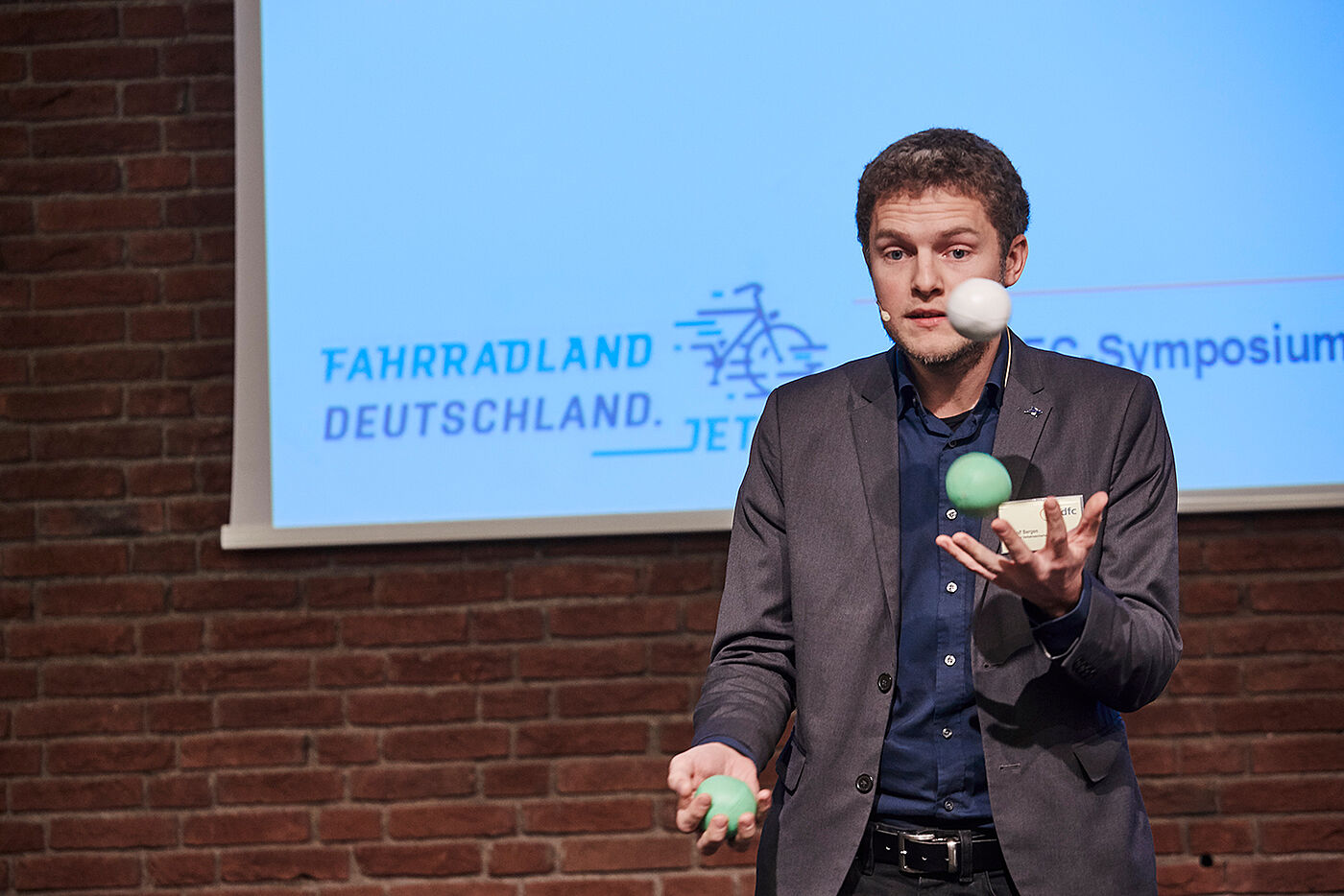 ADFC-Symposium 2017: Rudolf Berger jongliert Mobilität.