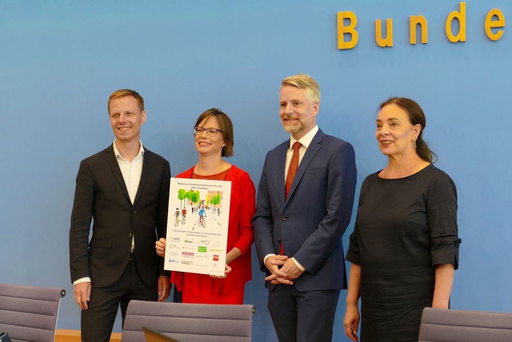 In der Bundespressekongerenz stellten bteiligte Verbände das Bündnis zur Reform des Straßenverkehrsgesetzes vor.