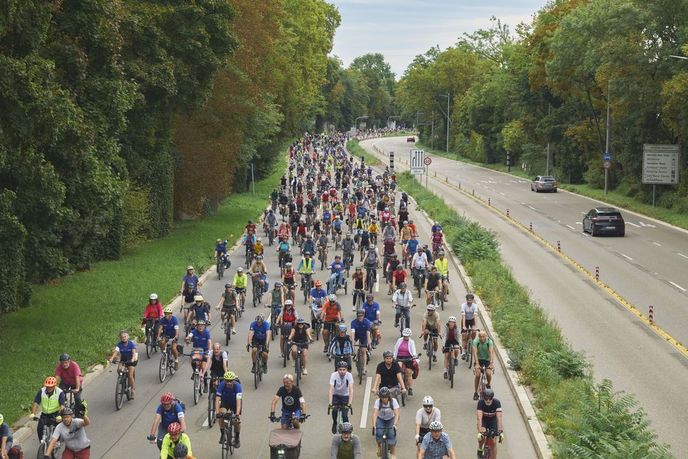 Viele Radfahrende bei der ADFC-Sternfahrt Stuttgart.