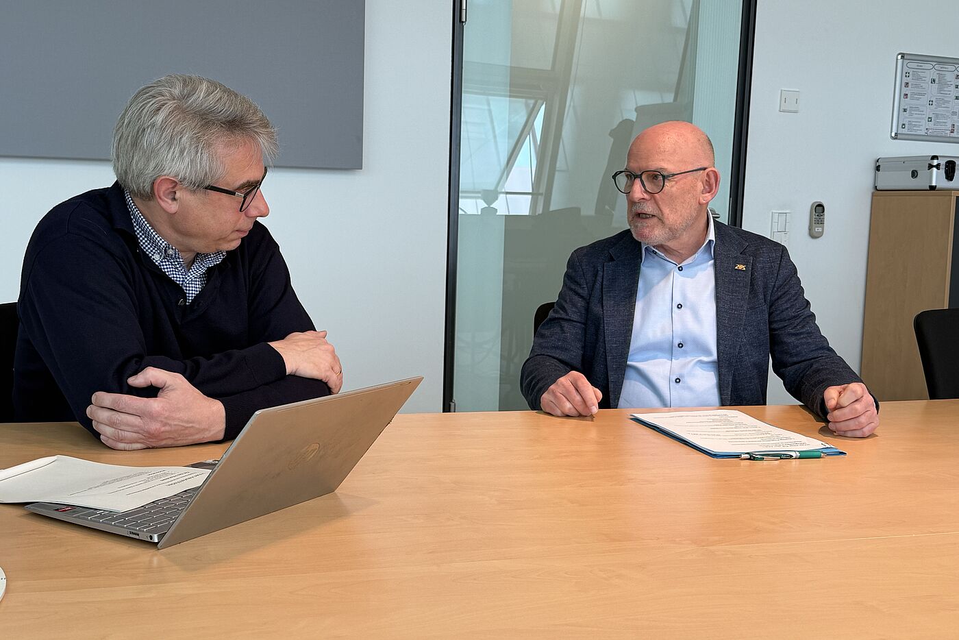 Im Gespräch: Verkehrsminister Winfried Hermann und ADFC-Landesvorsitzender Matthias Zimmermann.