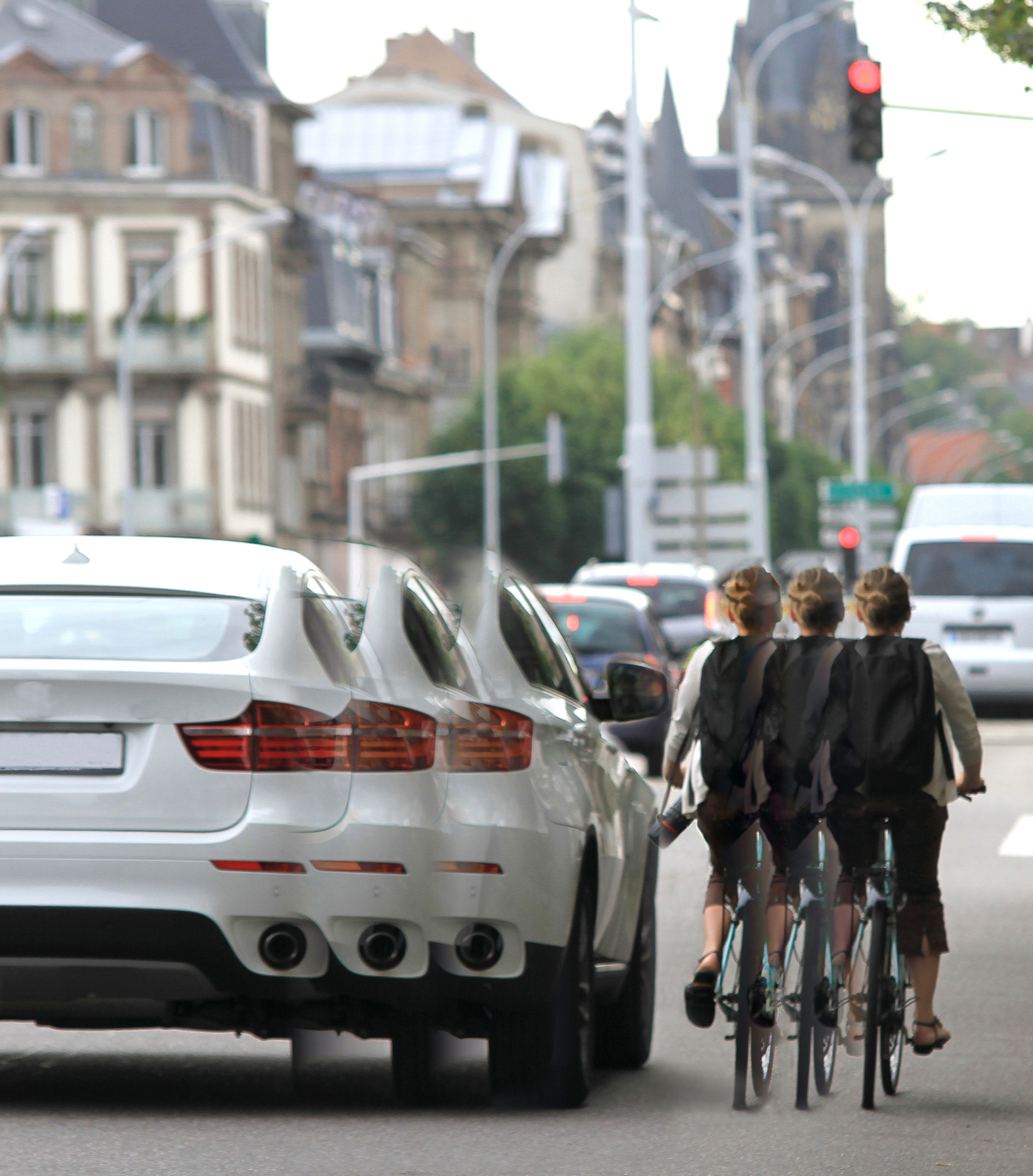 Sicherheitsabstand beim Überholen festgeschrieben: 1,5 m innerorts.