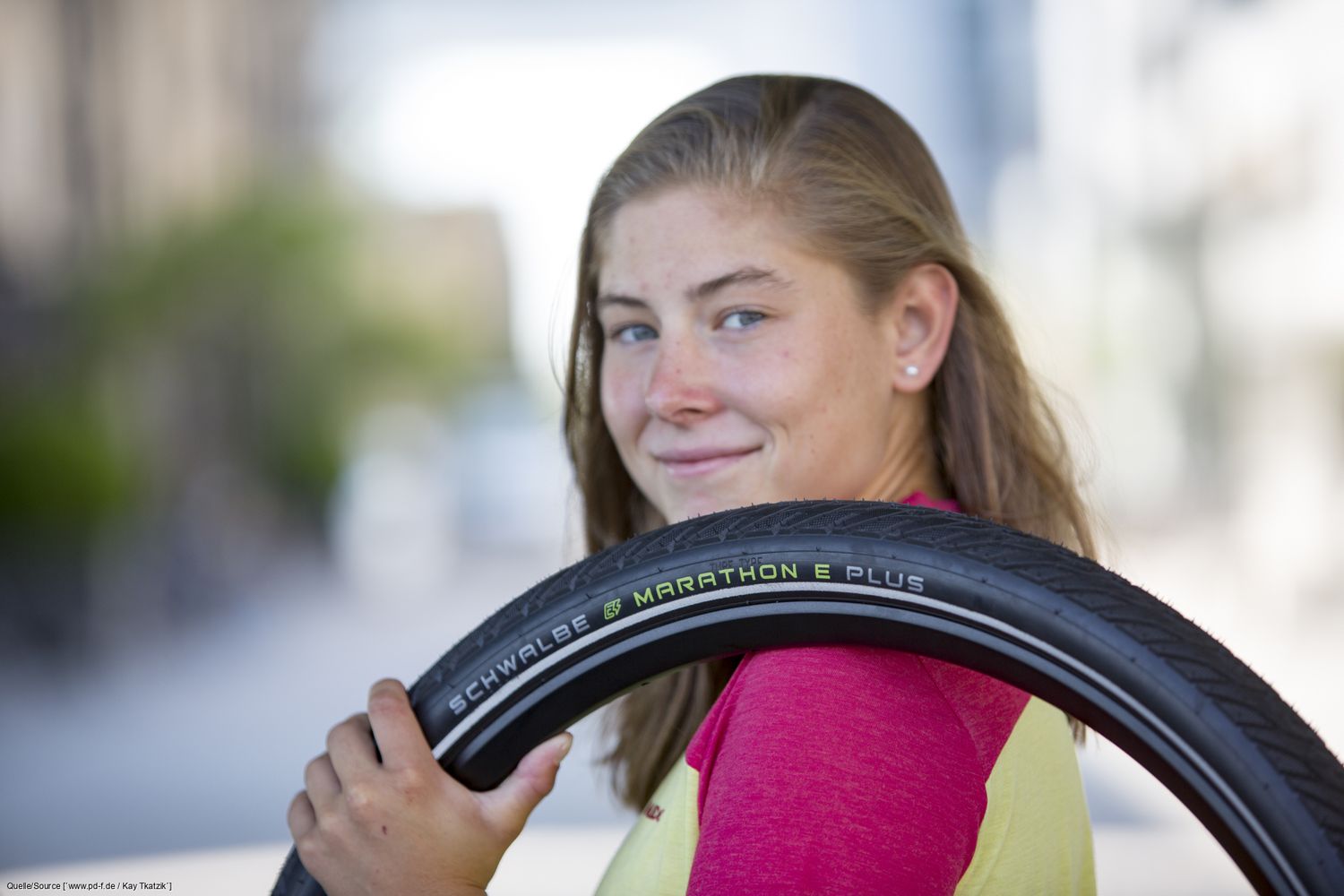 Reifenhersteller Schwalbe bietet mit dem "Marathon E-Plus" einen Pneu mit besonders auf E-Bikes zugeschnittenen Qualitäten an. Er ist auch für die schnelle S-Klasse zugelassen.