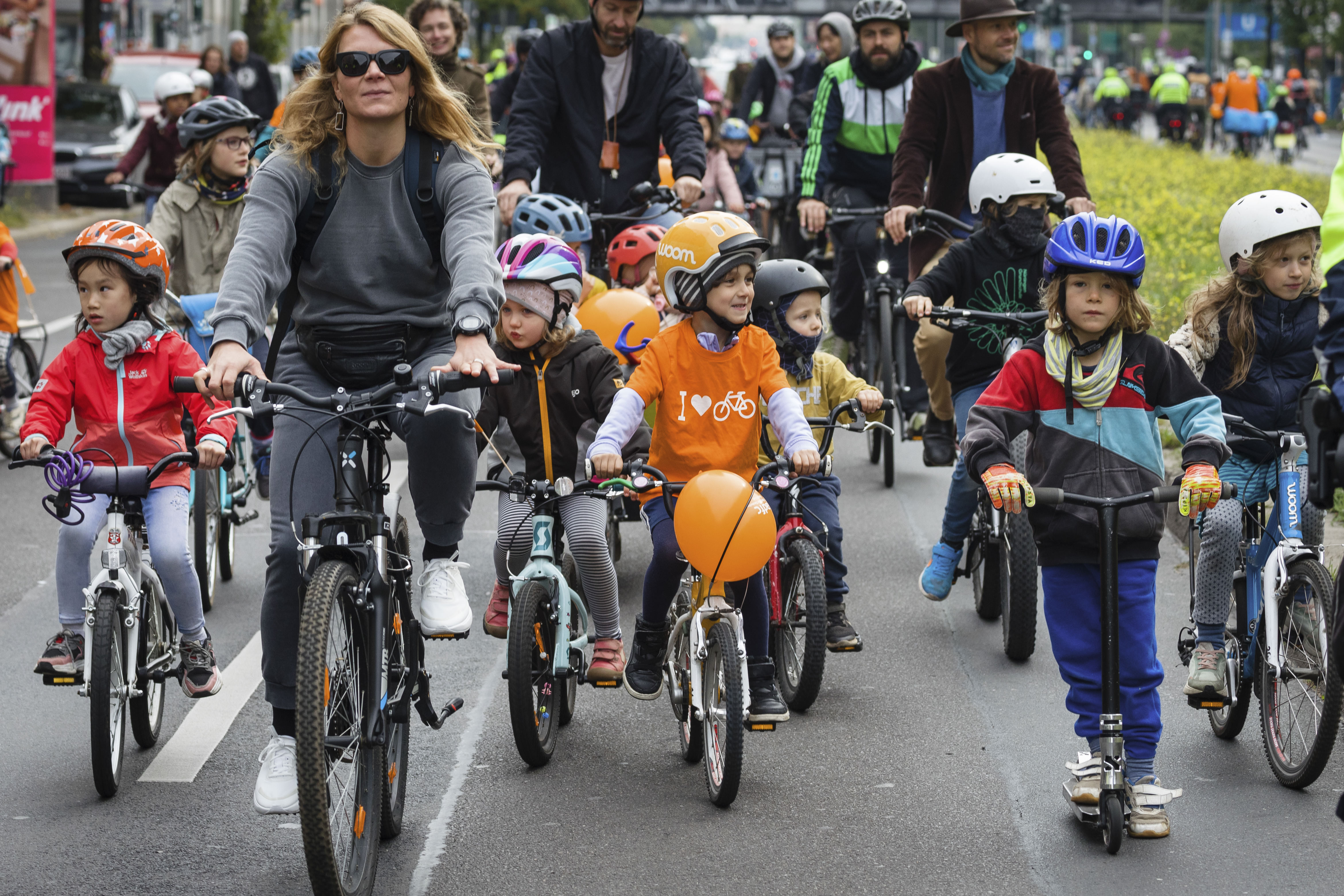 Kidical Mass: Kinder und ihre Eltern fordern sichere Straßen für alle.